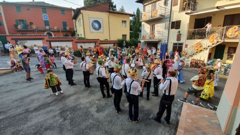 TOLE’ (BO): Torna Artolè nel coloratissimo borgo d’Appennino