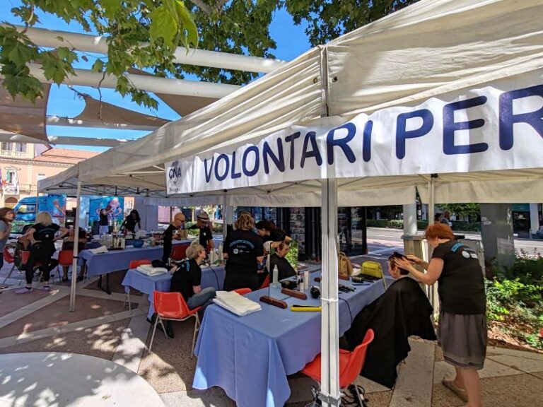 CASTIGLIONE DEI PEPOLI (BO): Acconciatori ed estetisti di strada Cna a Montagna in Fiera