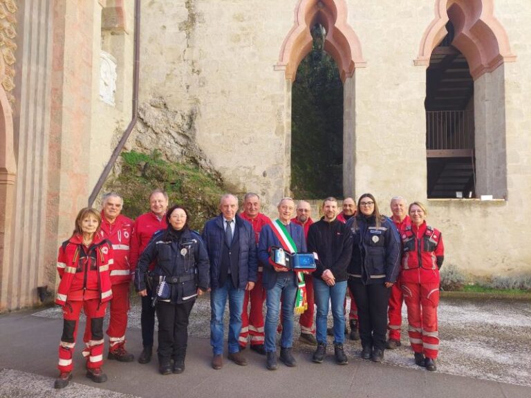 GRIZZANA MORANDI: Un defibrillatore alla Rocchetta Mattei