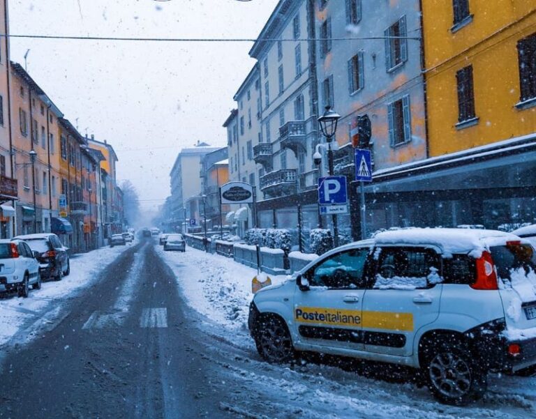 BOLOGNA: Grazie ai mezzi 4×4 i portalettere dell’Appennino garantiscono la consegna anche nelle località innevate