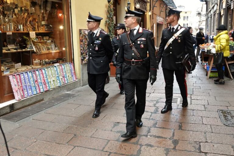 CASALECCHIO DI RENO (BO): Continuano i controlli dei carabinieri ai Centri Commerciali e Stazioni Ferroviarie